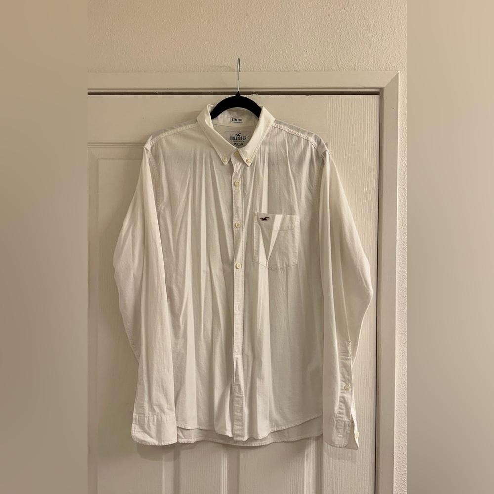 Hollister Men's Classic Cream Button-Down Shirt